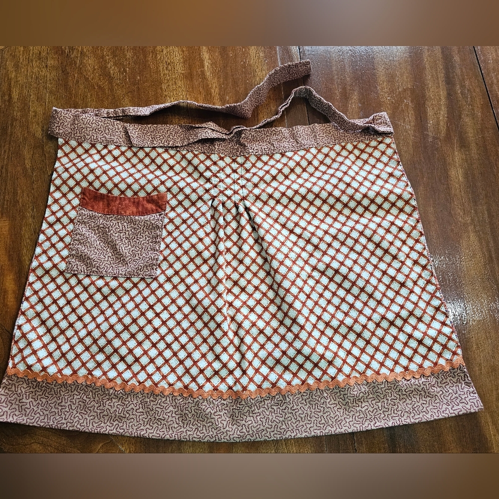 Handmade Reversible Apron - Picture 3 of 5